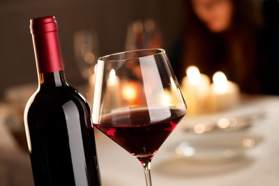 DE MESA EN MESA -¿COMO HACER UNA BUENA CONSUMACION DEL VINO?