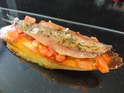 DE MESA EN MESA-Pincho de Anchoa con tomate