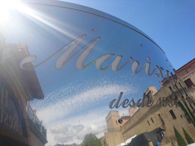 de mesa en mesa-Cartel de Entrada Restaurante Marixa Laguardia