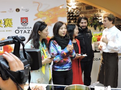 DE MESA EN MESA-BODEGAS OTAZU, Y MASTER CHEF CHINA EN NAVARRA