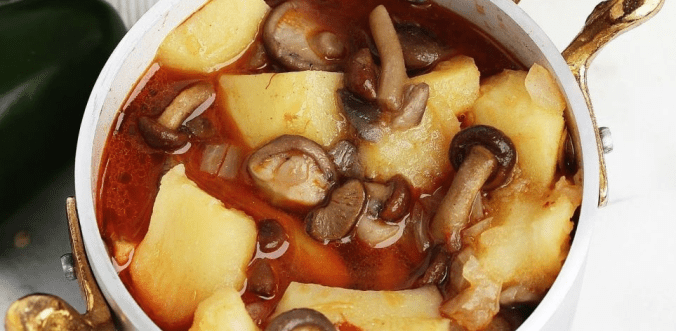 patatas-guisadas-con-setas-de-mesa-en-mesa-revita-gastronomica-cuesta-de-enero-2017