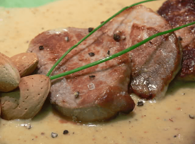 solomillo-en-salsa-de-almendras-de-mesa-en-mesa-revisa-gastronomica