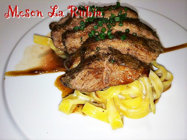 la-rubia-de-mesa-en-mesa-004-1